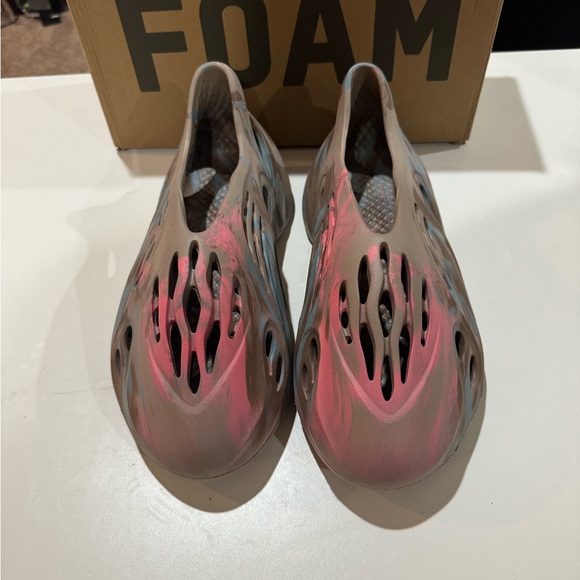 New Yeezy adidas foam runners pink and beige mens size 11 shoes - Picture 2 of 5